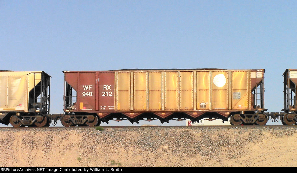 WB Unit Loaded Hooper Frt at Erie NV W-Pshr -99